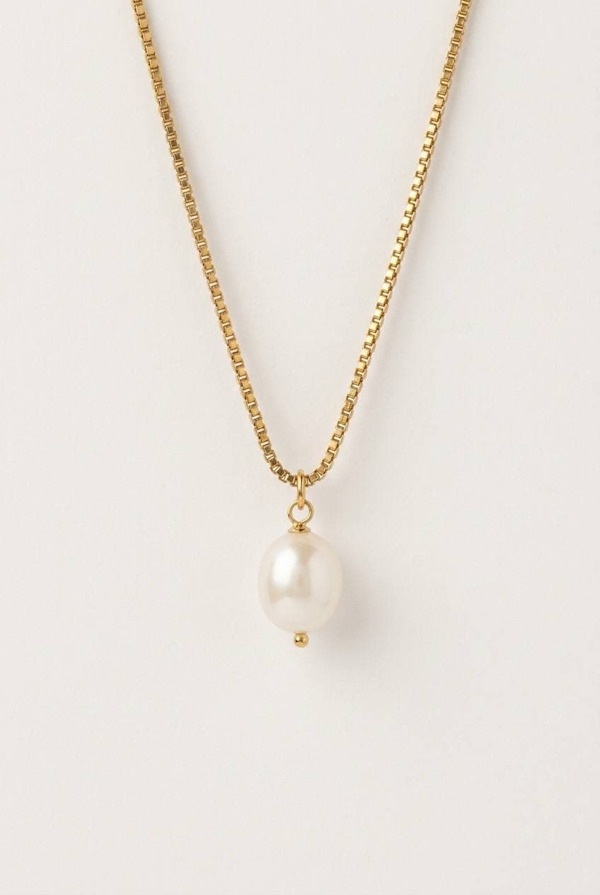 Classic pearl pendant