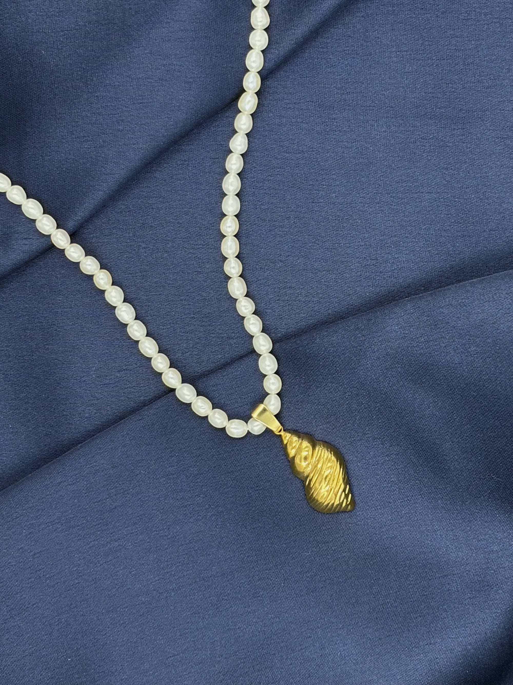 Conch shell pearl necklace - image 6