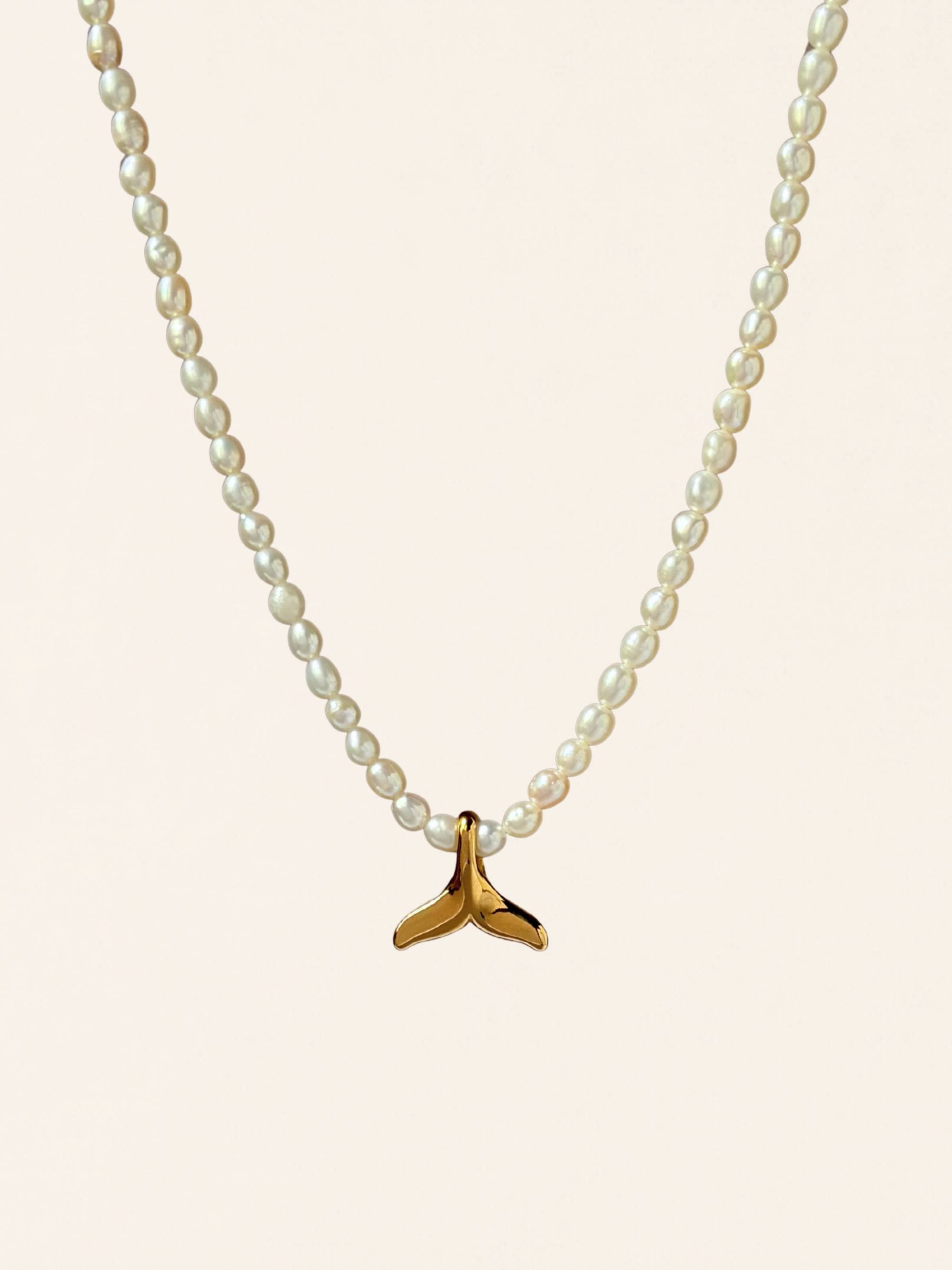 Fish tail pearl necklace