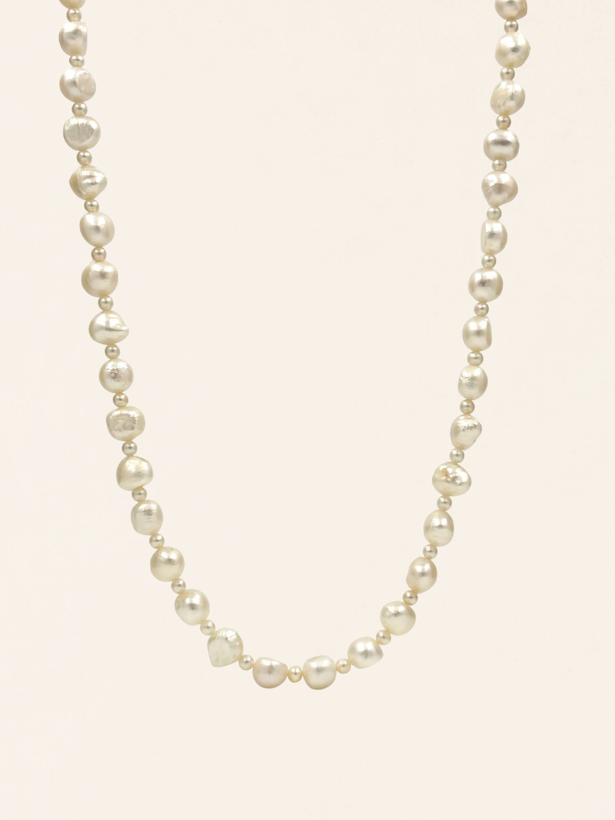 The statement chunky pearl necklace